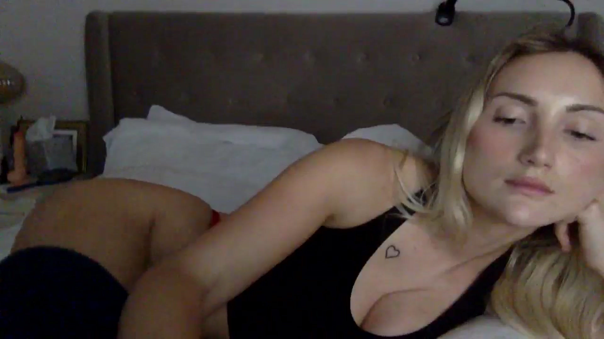 Gallery image thumbnail from louisezus's myfreecams stream on, 11/05/2025, 14:36 image 14 of 20