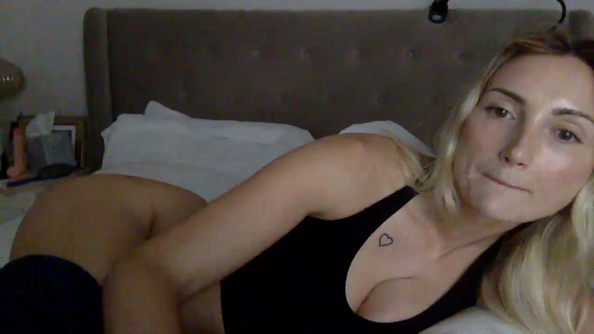 Gallery image thumbnail from louisezus's myfreecams stream on, 11/05/2025, 14:36 image 11 of 20