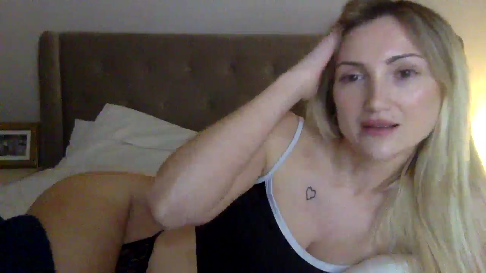 Gallery image thumbnail from louisezus's myfreecams stream on, 11/10/2025, 24:21 image 14 of 20