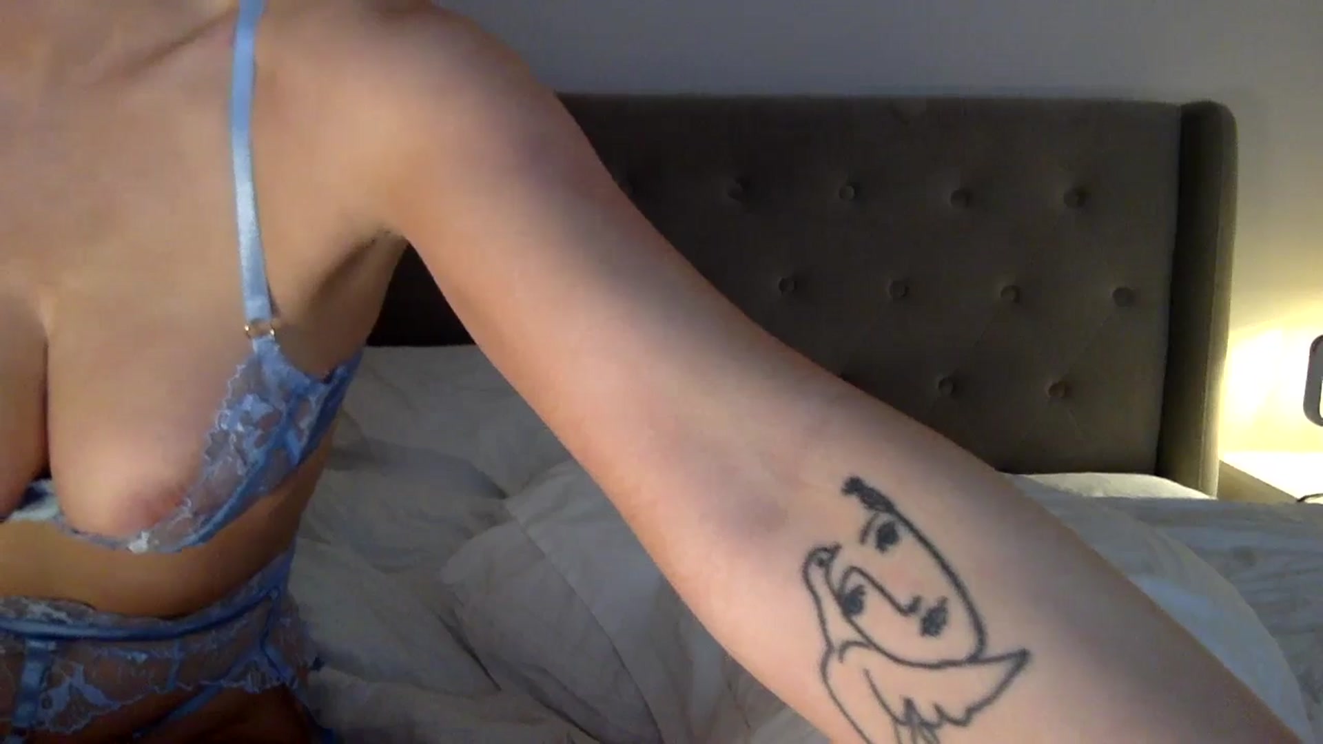 Gallery image thumbnail from louisezus's myfreecams stream on, 01/22/2026, 12:50 image 4 of 20
