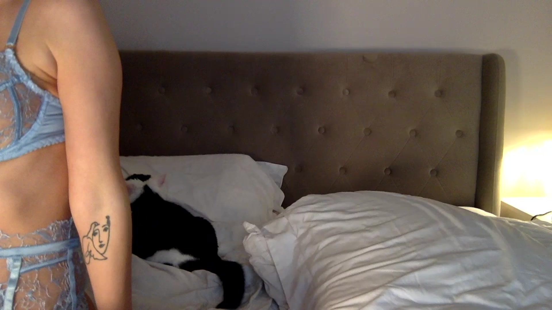 Gallery image thumbnail from louisezus's myfreecams stream on, 01/22/2026, 14:20 image 9 of 20