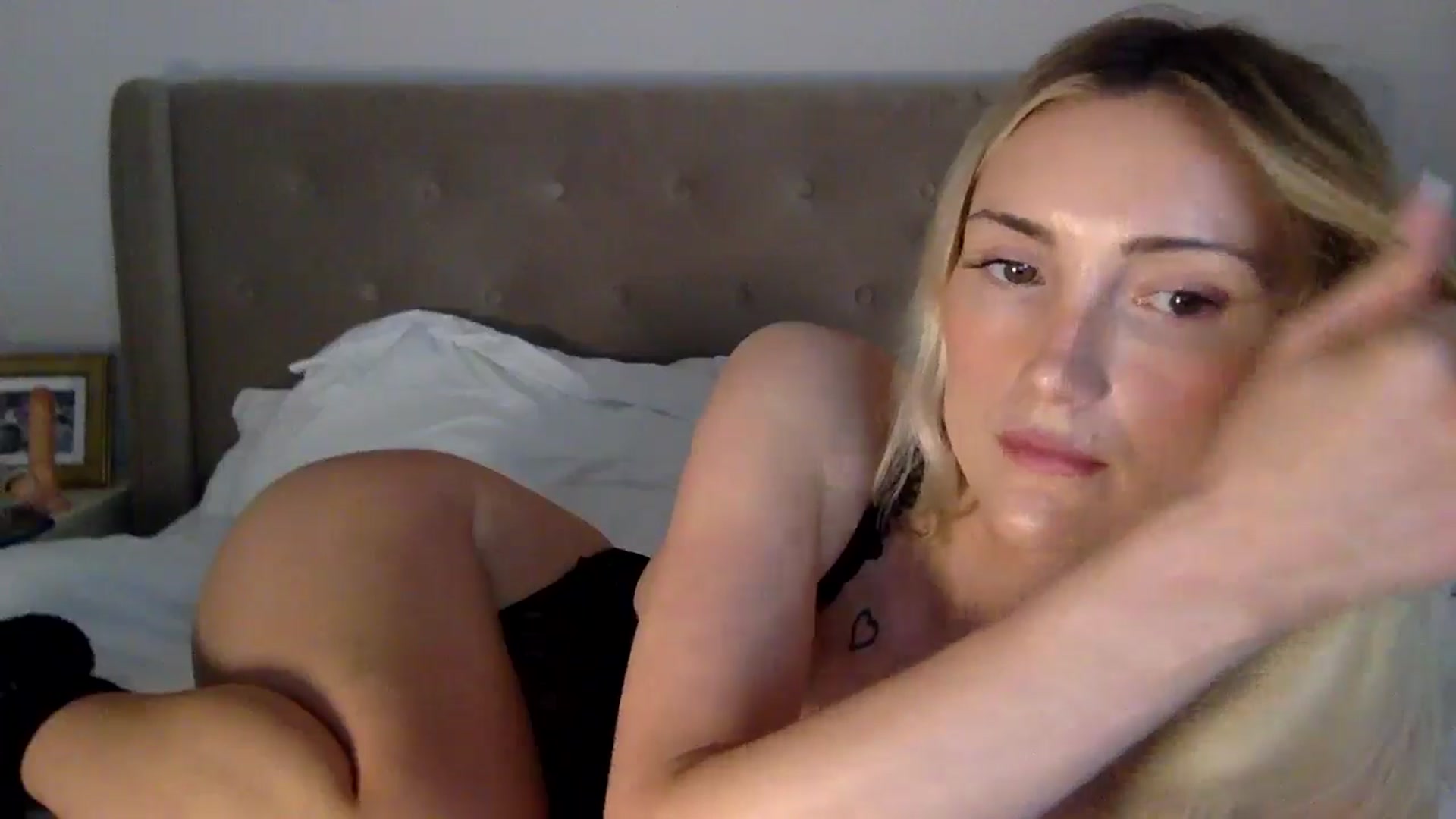 Gallery image thumbnail from louisezus's myfreecams stream on, 02/04/2026, 12:17 image 18 of 20