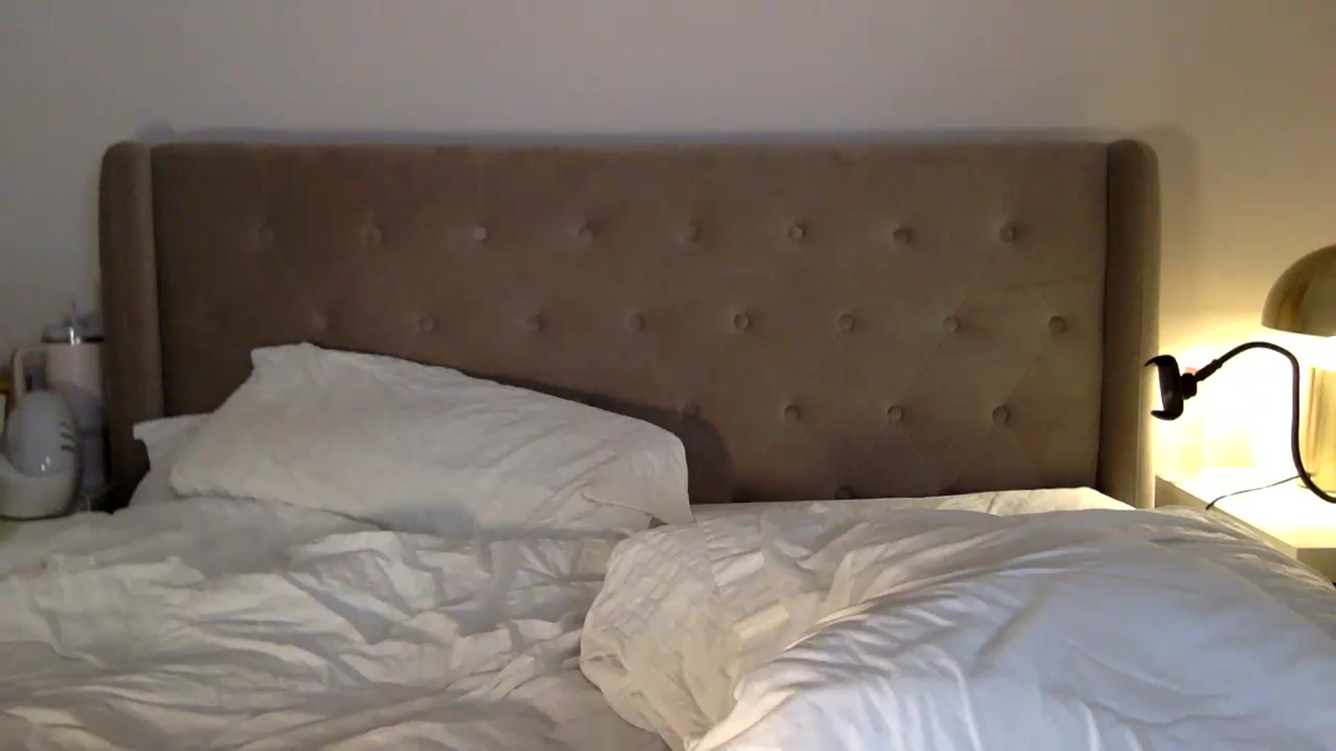 Gallery image thumbnail from louisezus's myfreecams stream on, 05/17/2026, 22:26 image 8 of 20