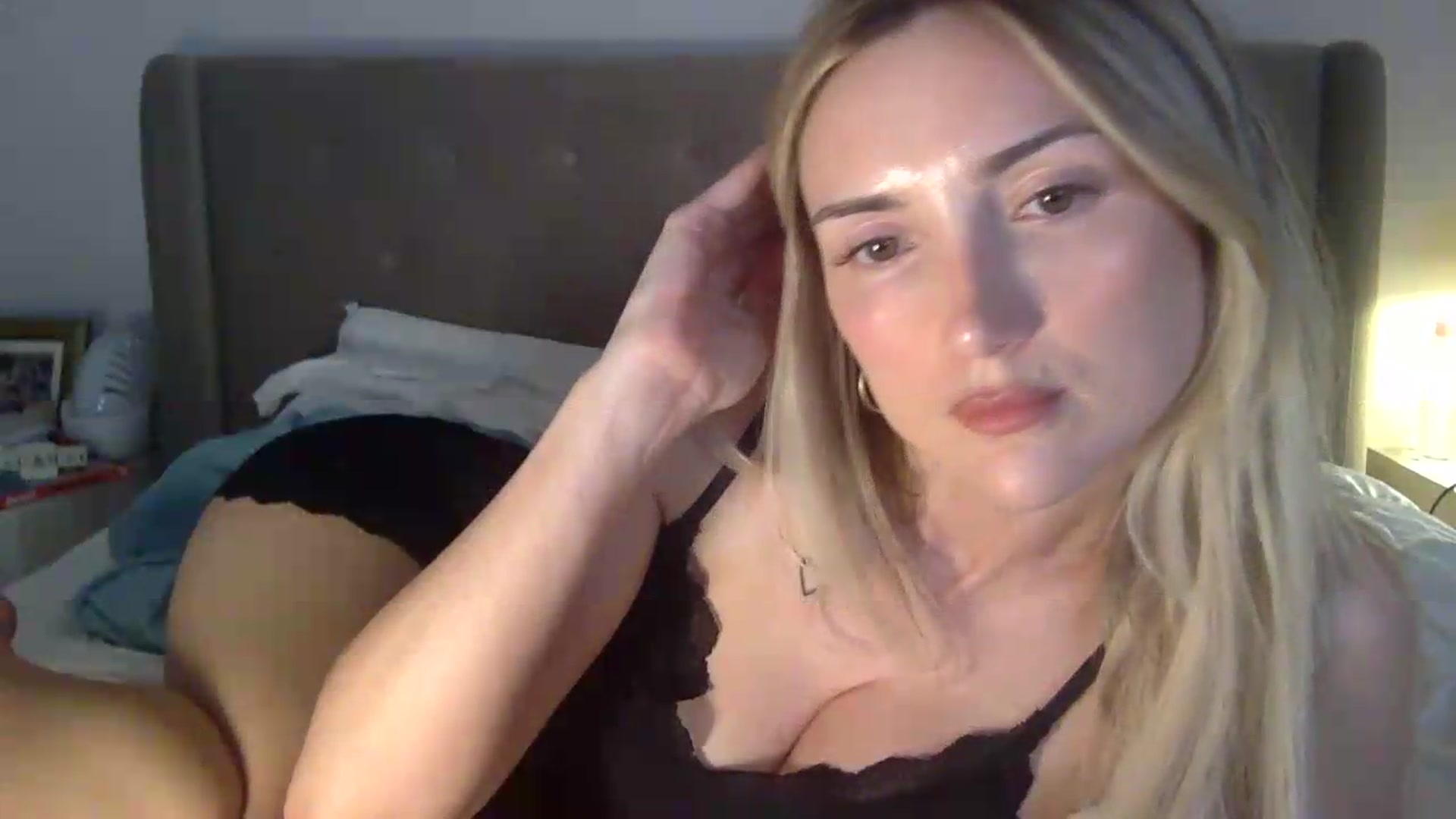 Gallery image thumbnail from louisezus's myfreecams stream on, 06/27/2026, 24:23 image 6 of 20