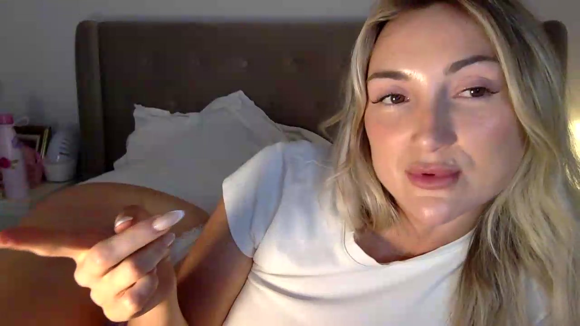 Gallery image thumbnail from louisezus's myfreecams stream on, 07/04/2026, 23:49 image 13 of 20