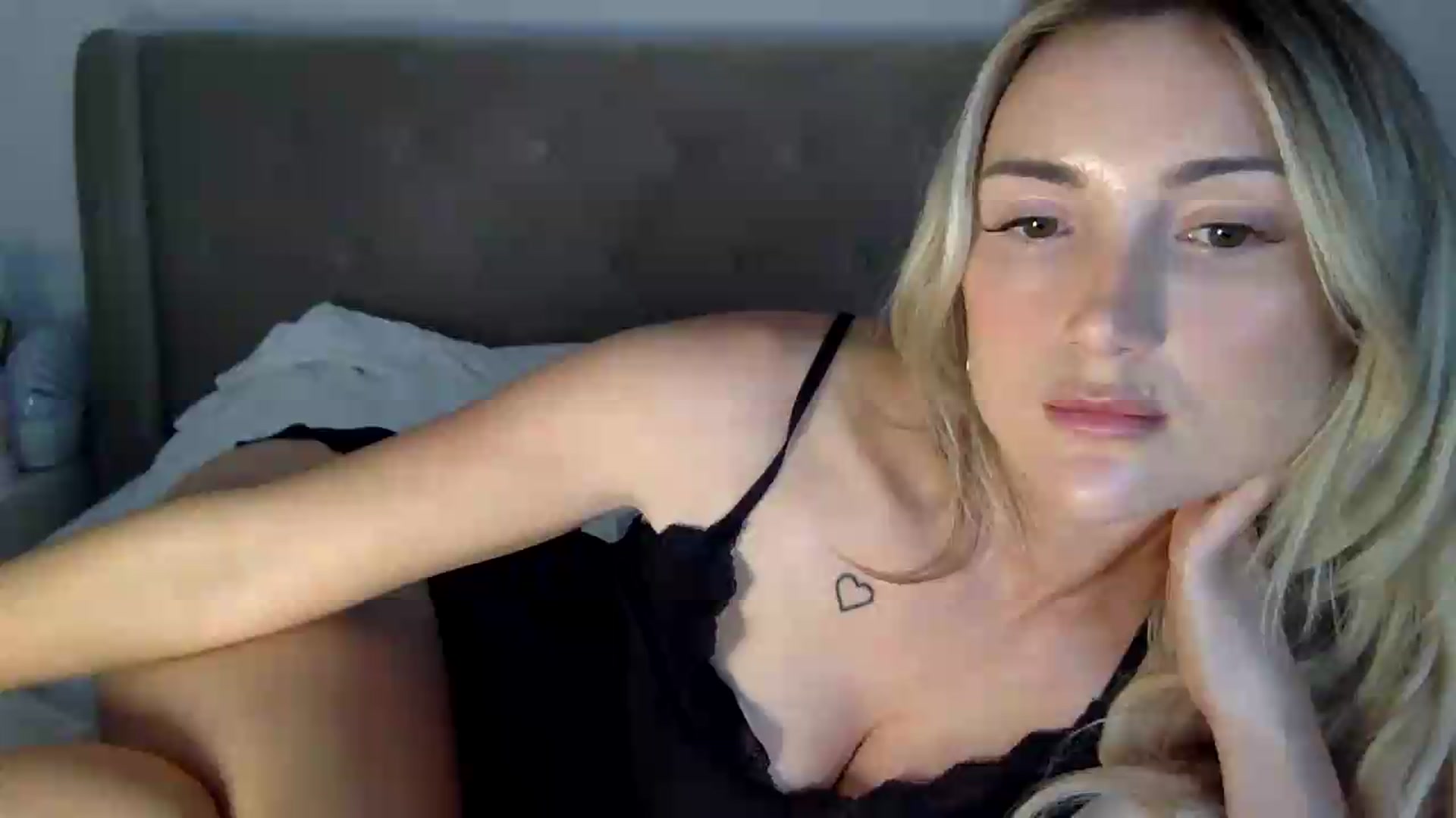 Gallery image thumbnail from louisezus's myfreecams stream on, 07/06/2026, 12:13 image 1 of 20