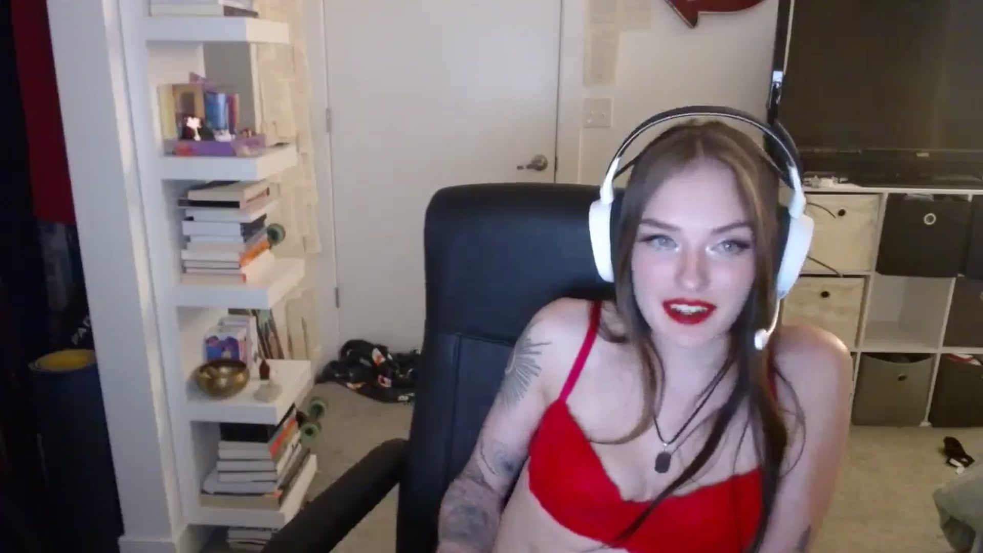 Gallery image thumbnail from loveboo4u's myfreecams stream on, 05/11/2024, 07:19 image 13 of 20