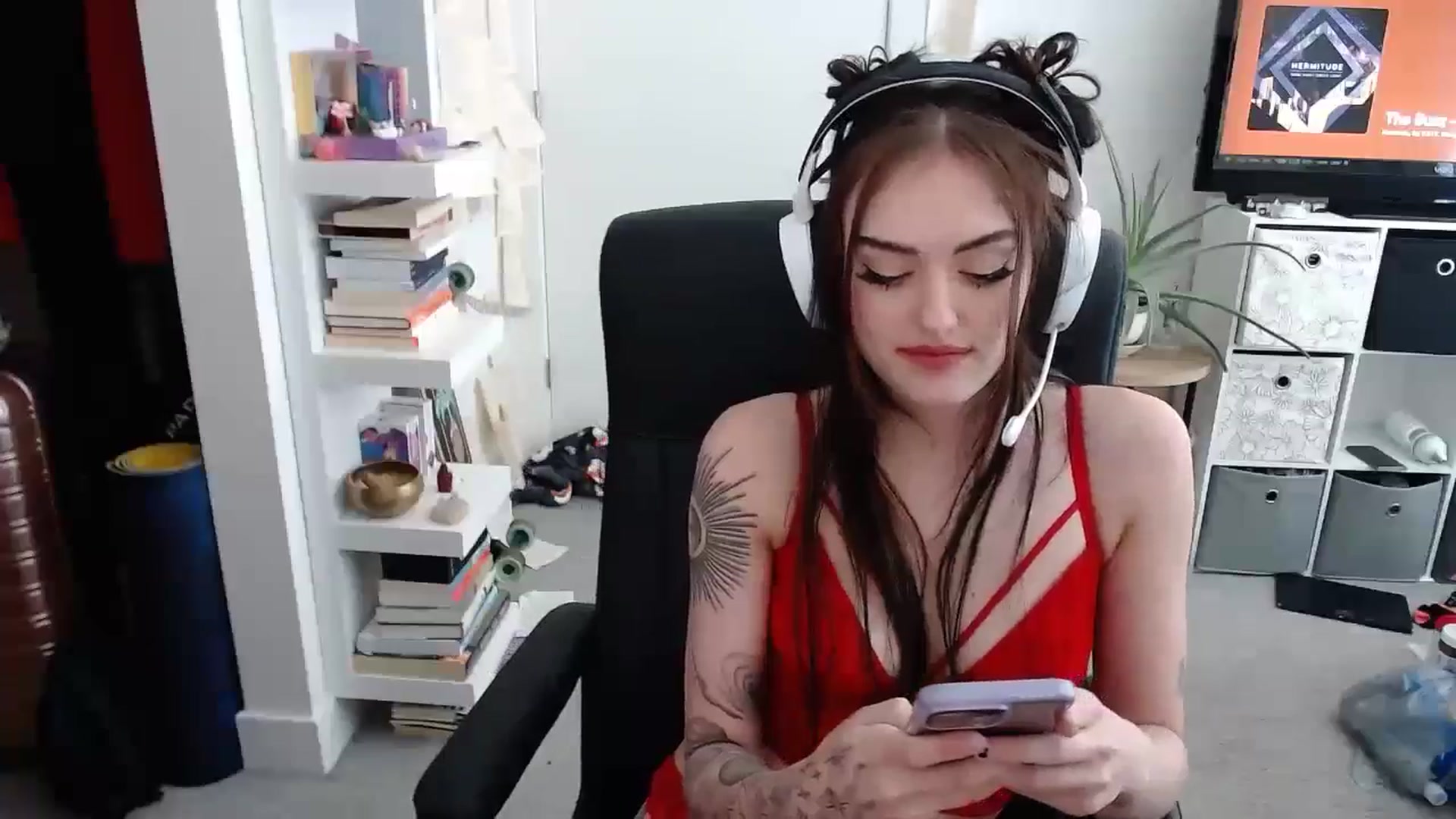 Gallery image thumbnail from loveboo4u's myfreecams stream on, 05/16/2024, 18:21 image 10 of 20