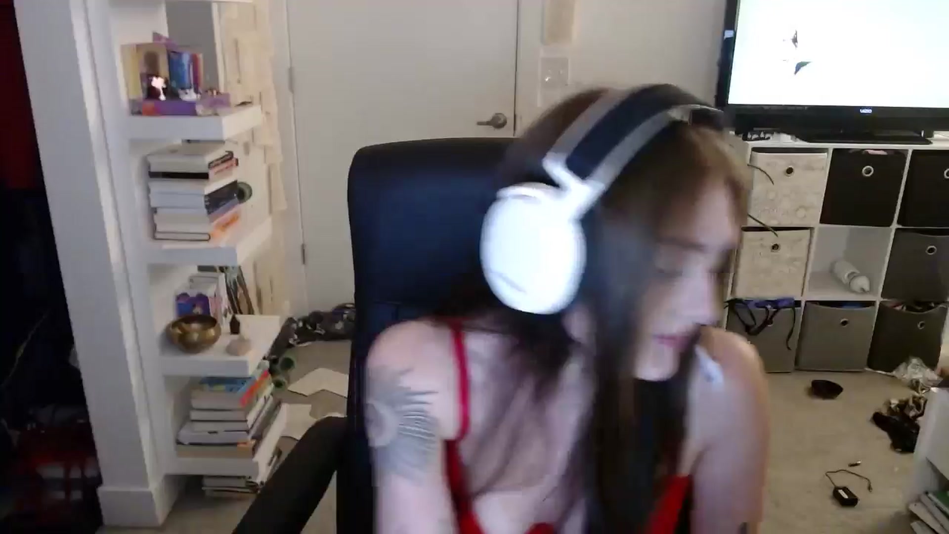 Gallery image thumbnail from loveboo4u's myfreecams stream on, 06/16/2024, 07:14 image 17 of 20