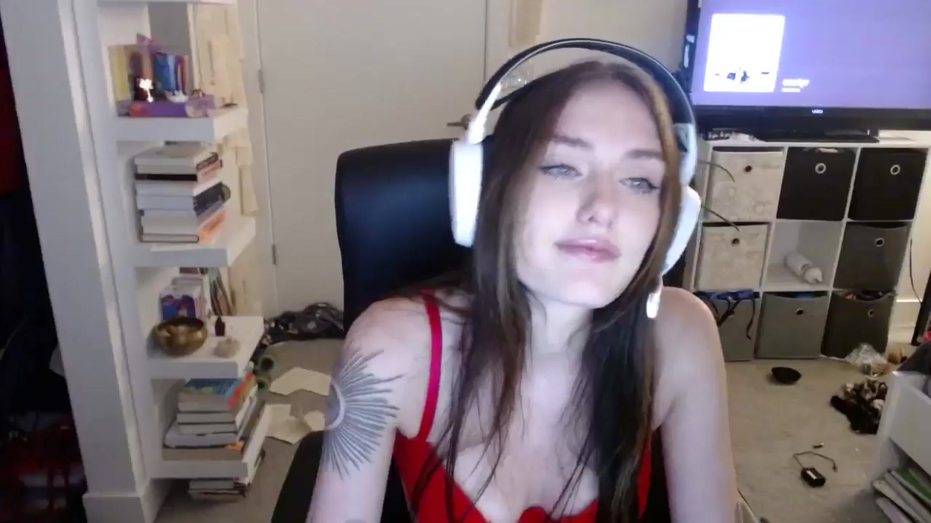 Gallery image thumbnail from loveboo4u's myfreecams stream on, 06/16/2024, 07:14 image 9 of 20
