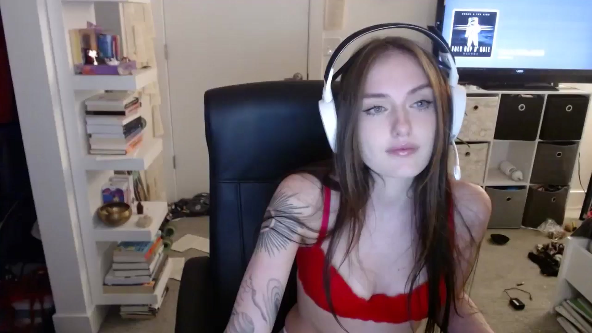Gallery image thumbnail from loveboo4u's myfreecams stream on, 06/16/2024, 07:14 image 1 of 20