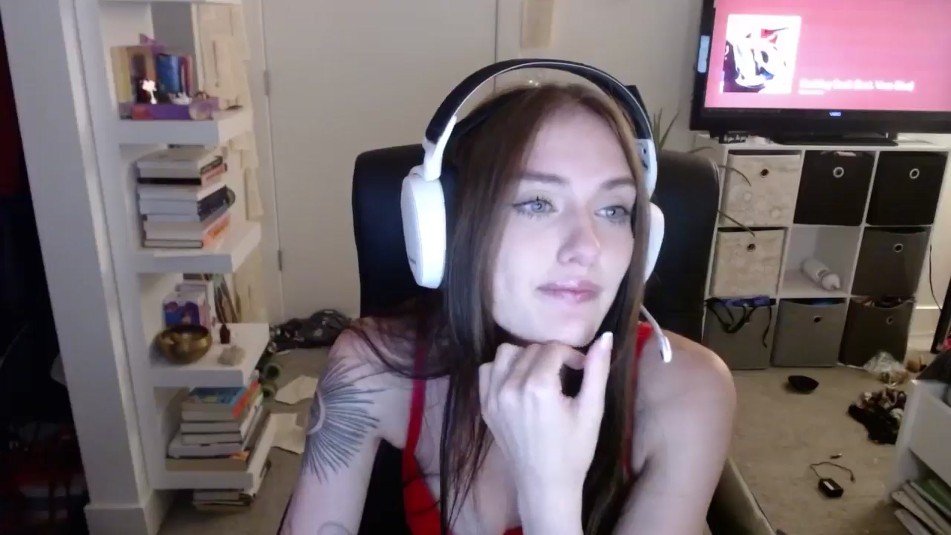 Gallery image thumbnail from loveboo4u's myfreecams stream on, 06/16/2024, 07:14 image 5 of 20