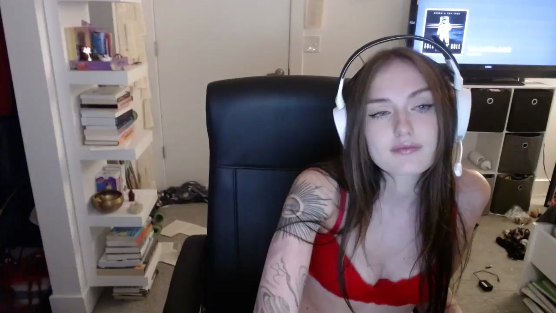 Gallery image thumbnail from loveboo4u's myfreecams stream on, 06/16/2024, 07:14 image 2 of 20