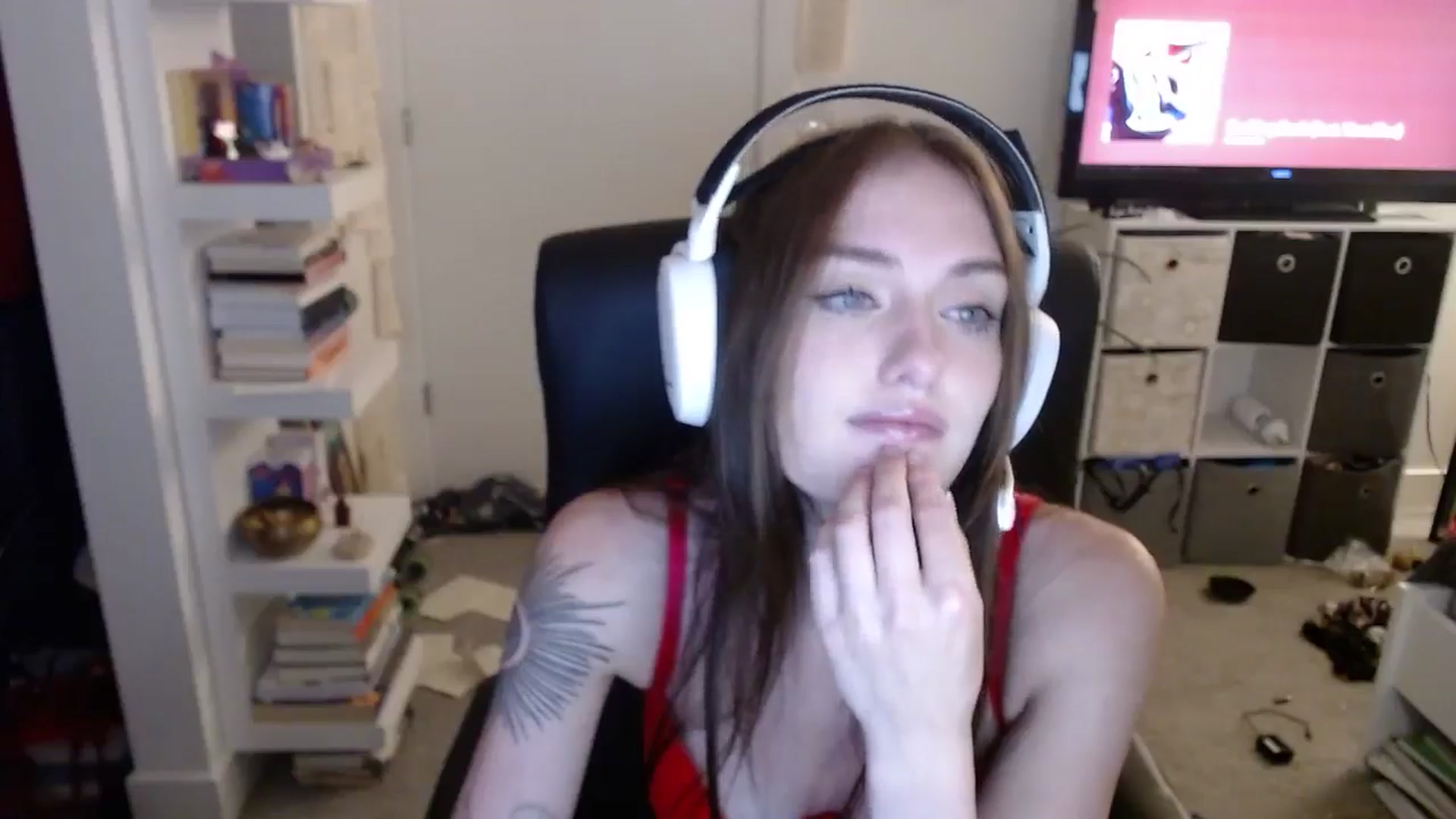 Gallery image thumbnail from loveboo4u's myfreecams stream on, 06/16/2024, 07:14 image 8 of 20