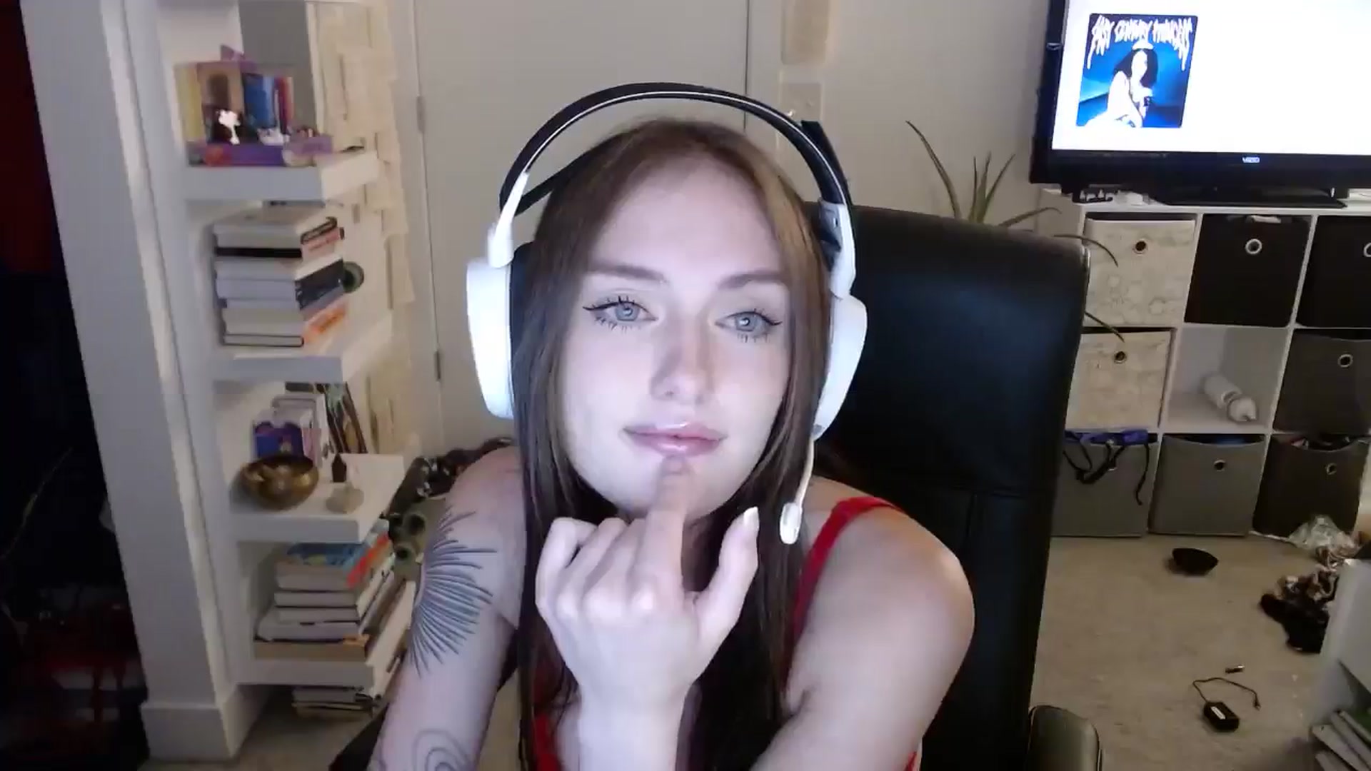 Gallery image thumbnail from loveboo4u's myfreecams stream on, 06/16/2024, 07:14 image 16 of 20