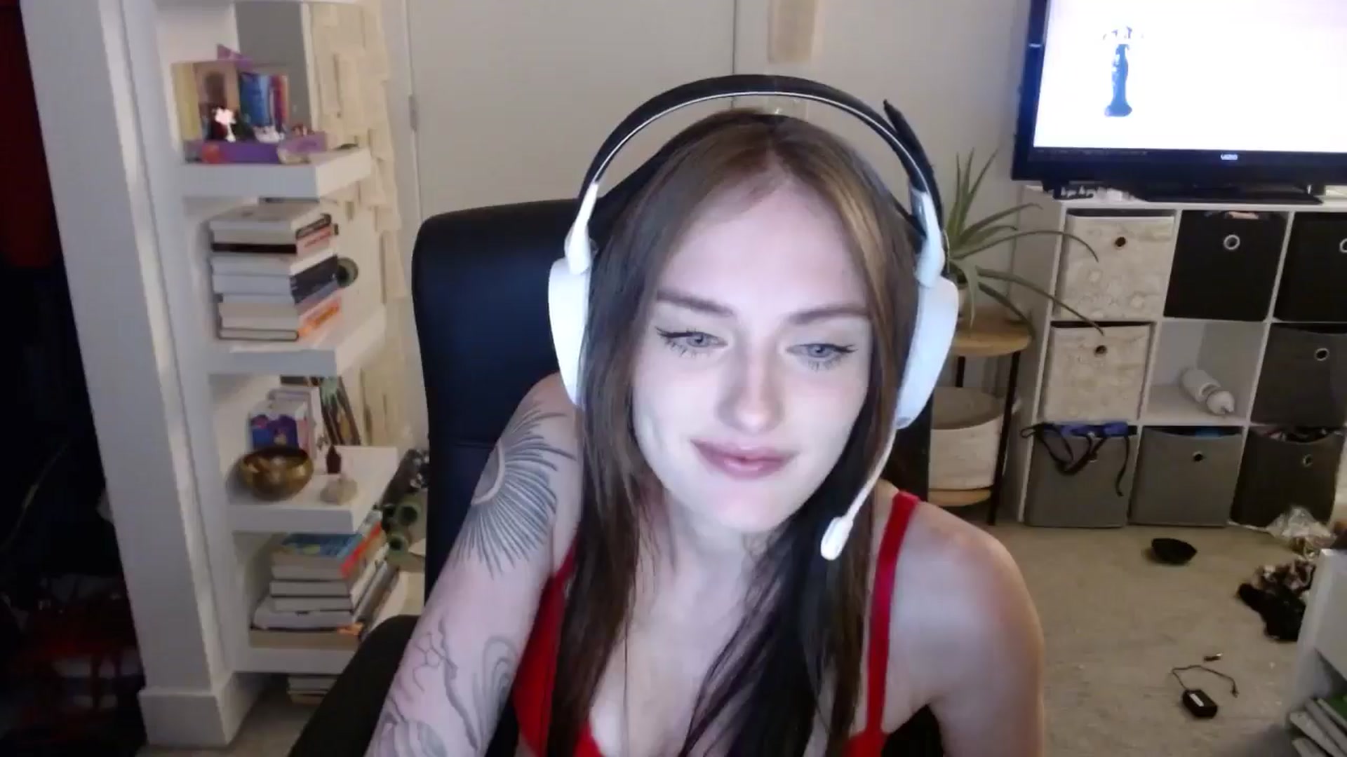Gallery image thumbnail from loveboo4u's myfreecams stream on, 06/16/2024, 07:34 image 18 of 20