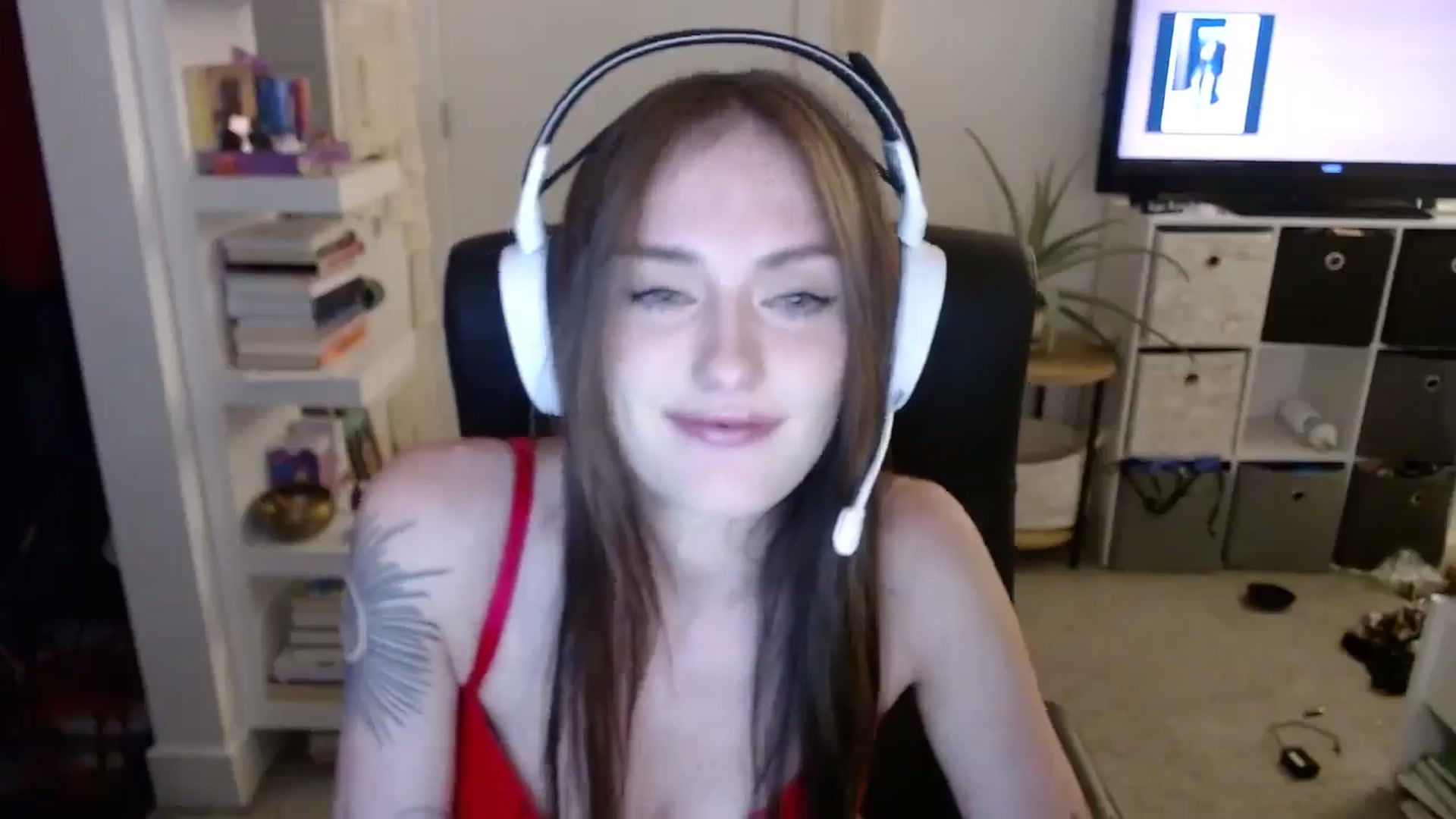 Gallery image thumbnail from loveboo4u's myfreecams stream on, 06/16/2024, 07:34 image 5 of 20