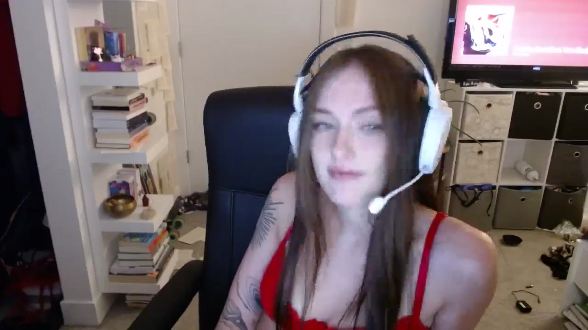 Gallery image thumbnail from loveboo4u's myfreecams stream on, 06/16/2024, 07:34 image 8 of 20