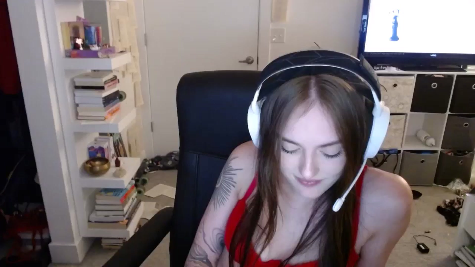 Gallery image thumbnail from loveboo4u's myfreecams stream on, 06/16/2024, 07:34 image 16 of 20