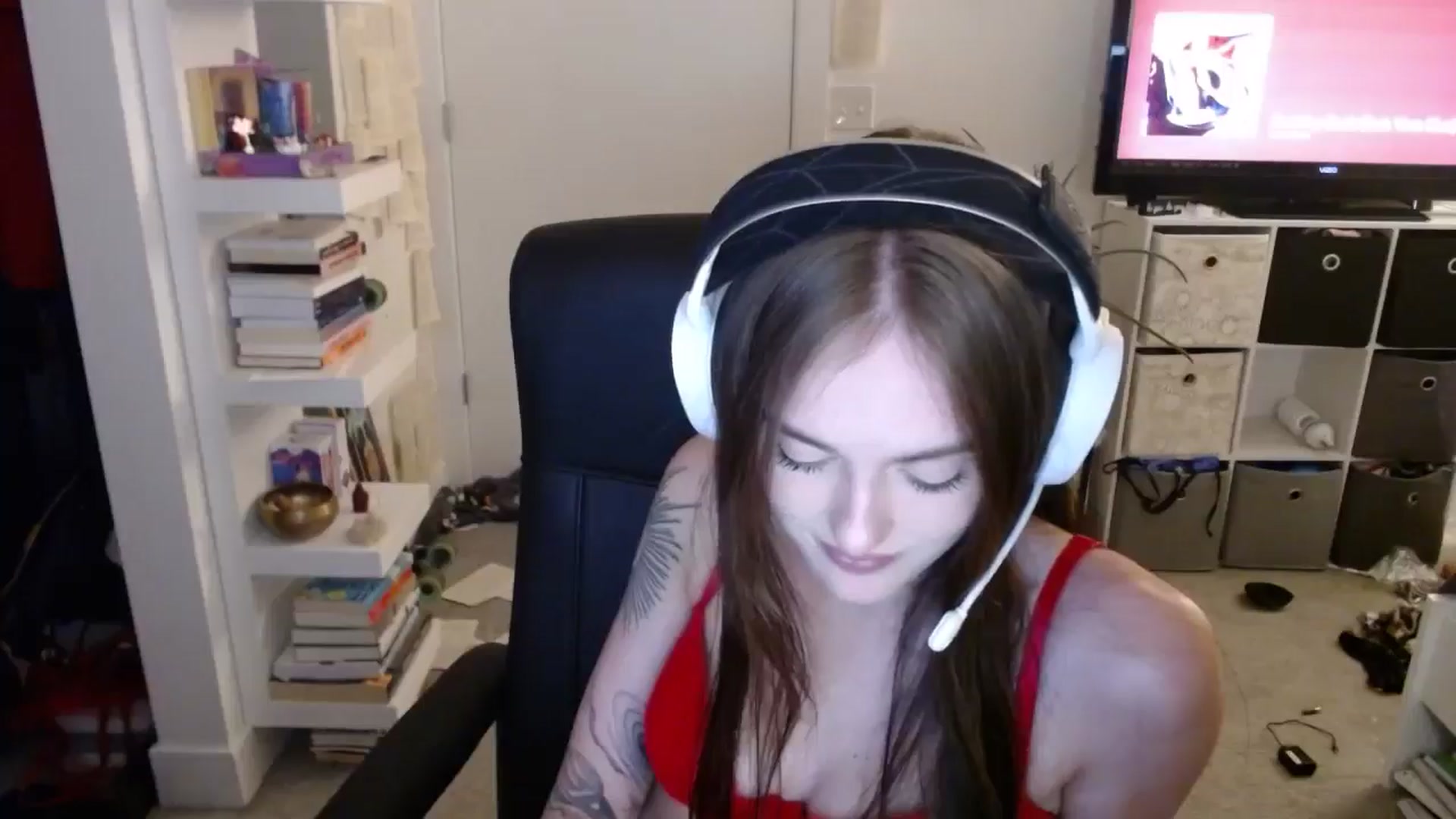 Gallery image thumbnail from loveboo4u's myfreecams stream on, 06/16/2024, 07:34 image 9 of 20