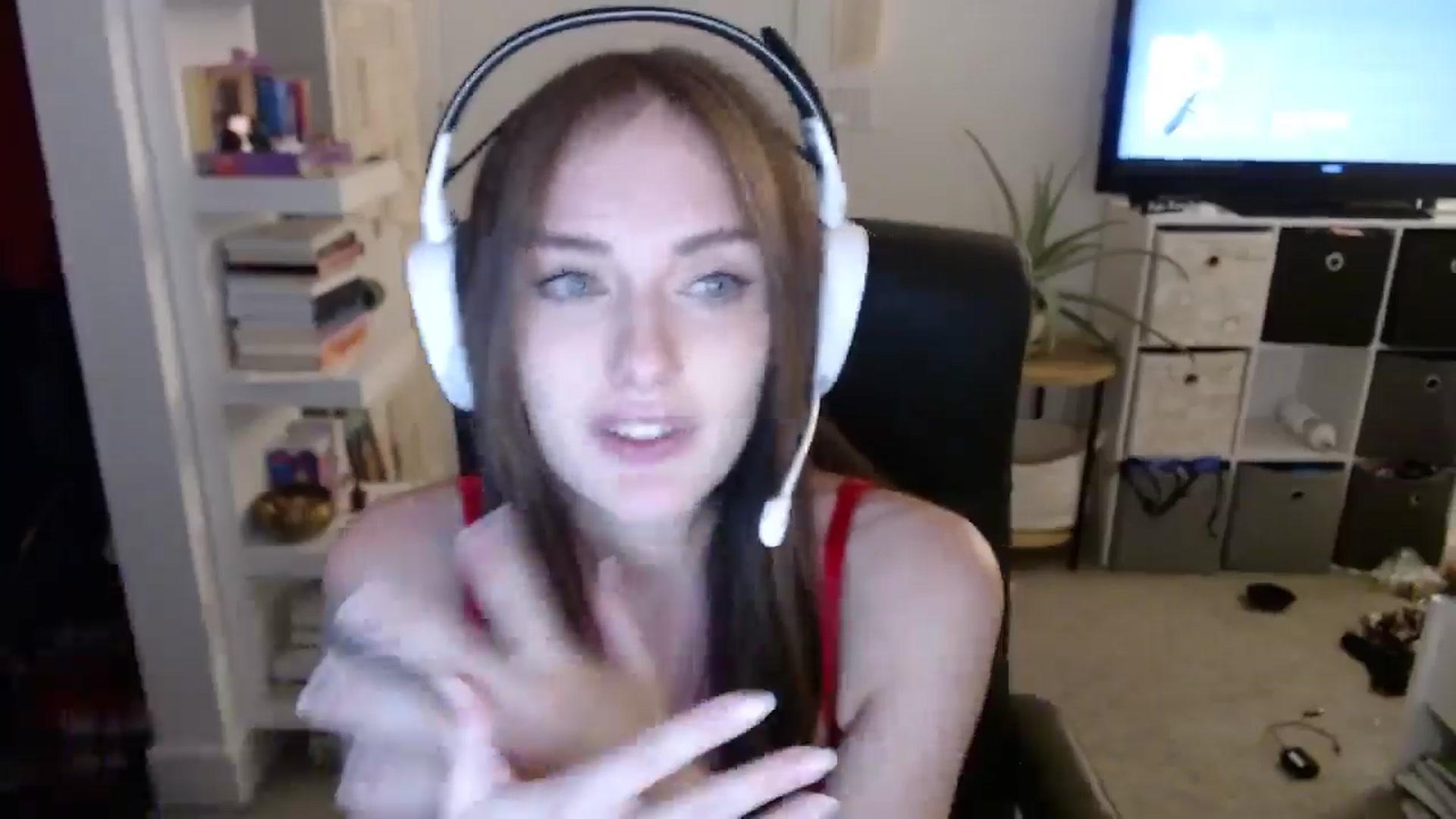 Gallery image thumbnail from loveboo4u's myfreecams stream on, 06/16/2024, 07:34 image 4 of 20