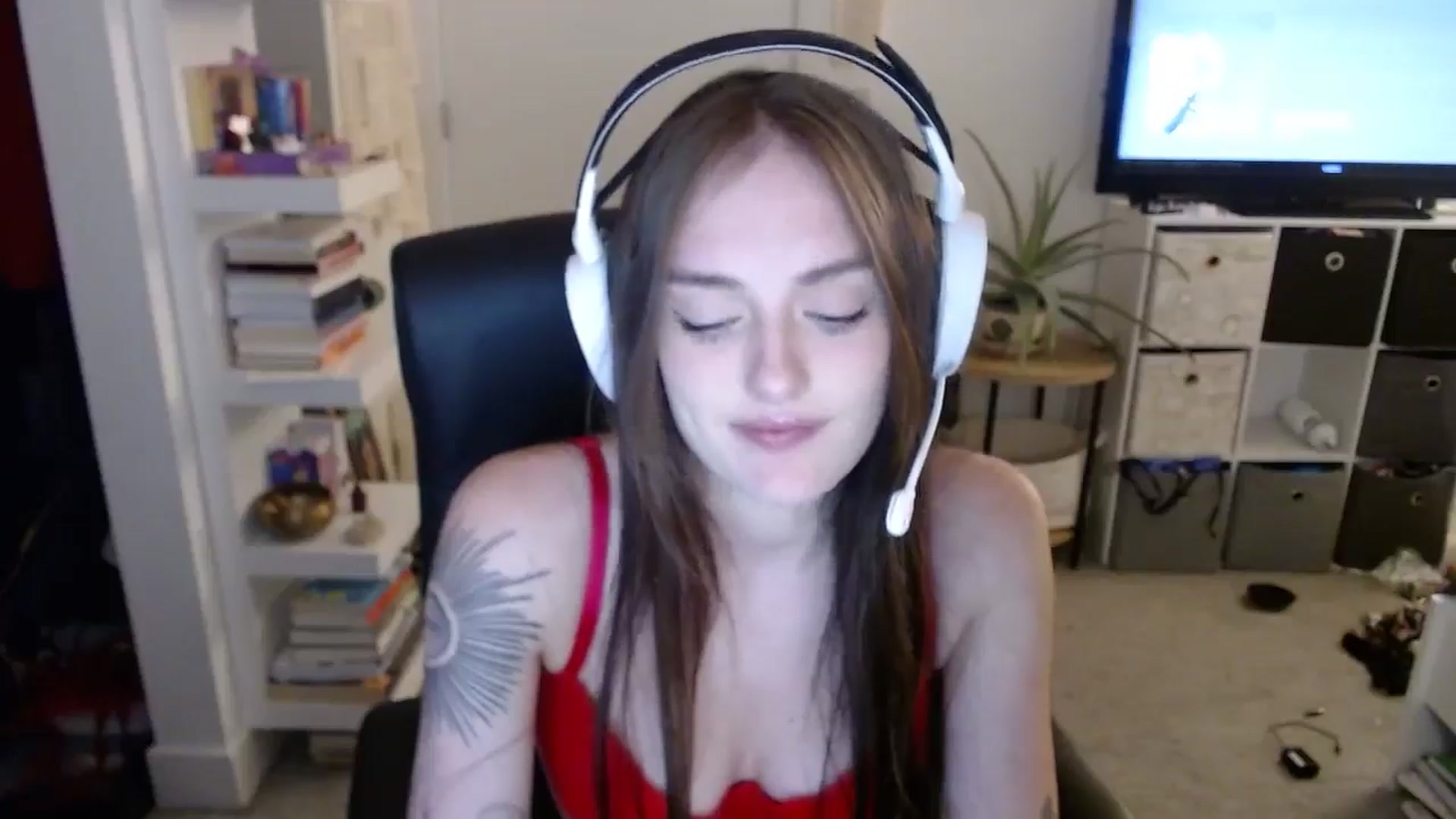 Gallery image thumbnail from loveboo4u's myfreecams stream on, 06/16/2024, 07:34 image 3 of 20