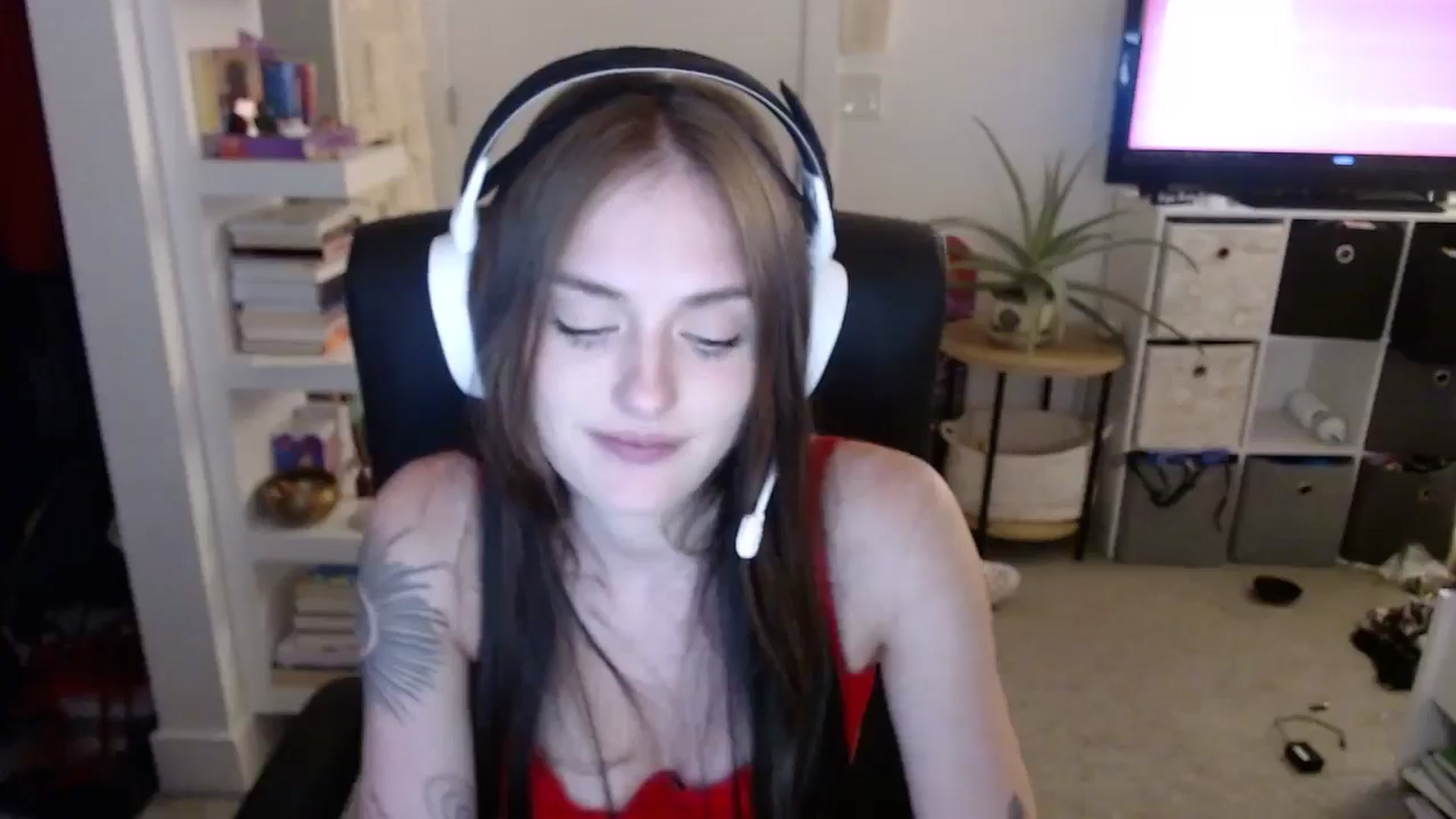 Gallery image thumbnail from loveboo4u's myfreecams stream on, 06/16/2024, 09:11 image 8 of 20