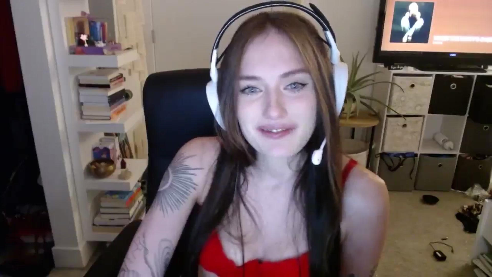 Gallery image thumbnail from loveboo4u's myfreecams stream on, 06/16/2024, 09:11 image 6 of 20