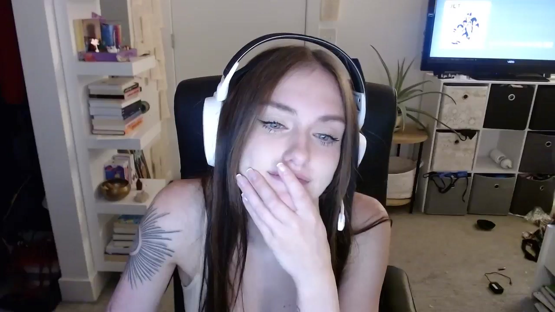 Gallery image thumbnail from loveboo4u's myfreecams stream on, 06/16/2024, 09:11 image 15 of 20