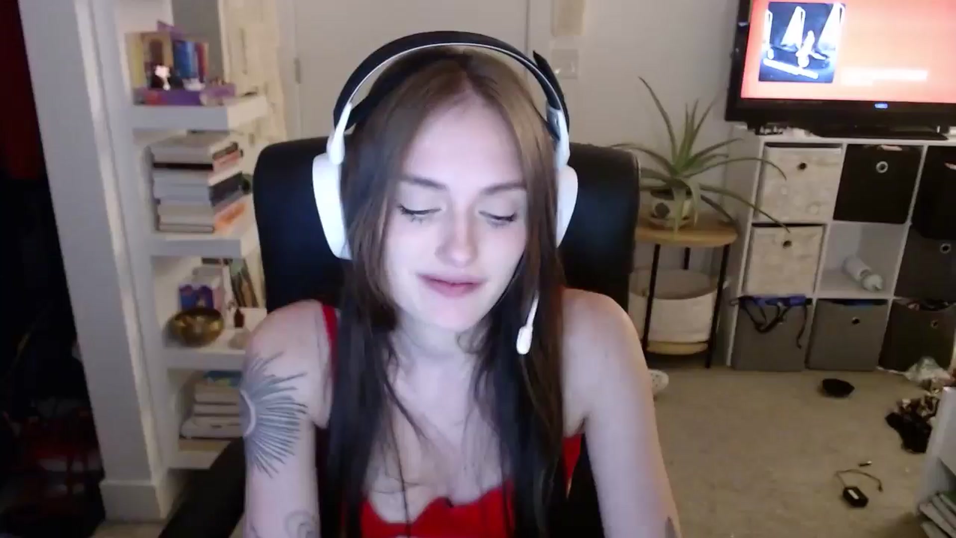 Gallery image thumbnail from loveboo4u's myfreecams stream on, 06/16/2024, 09:11 image 7 of 20