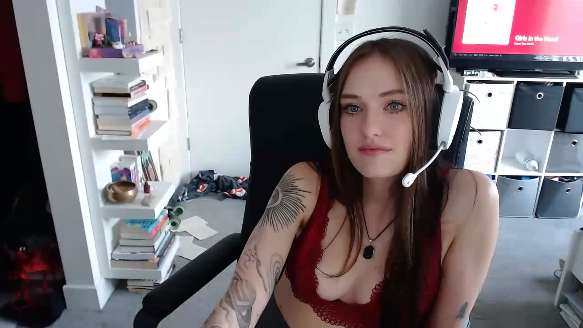 Gallery image thumbnail from loveboo4u's myfreecams stream on, 06/17/2024, 19:35 image 18 of 20
