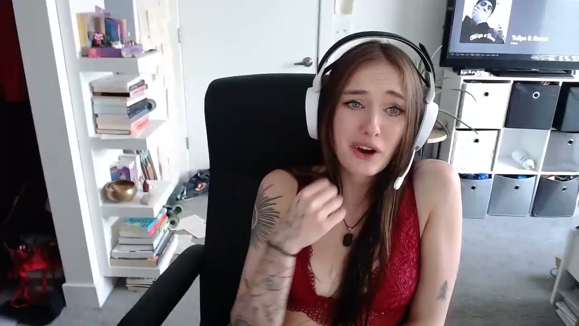 Gallery image thumbnail from loveboo4u's myfreecams stream on, 06/17/2024, 19:35 image 17 of 20