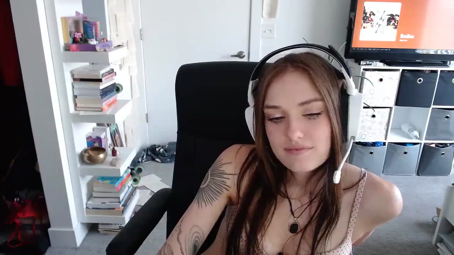 Gallery image thumbnail from loveboo4u's myfreecams stream on, 06/17/2024, 20:53 image 20 of 20