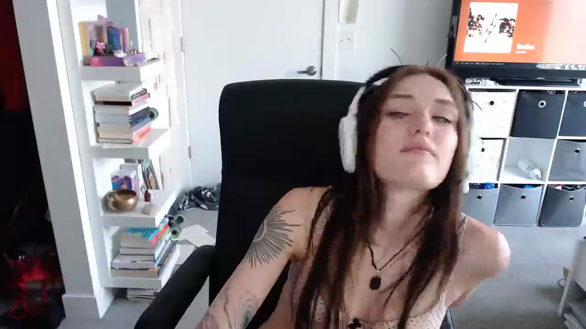 Gallery image thumbnail from loveboo4u's myfreecams stream on, 06/17/2024, 20:53 image 19 of 20