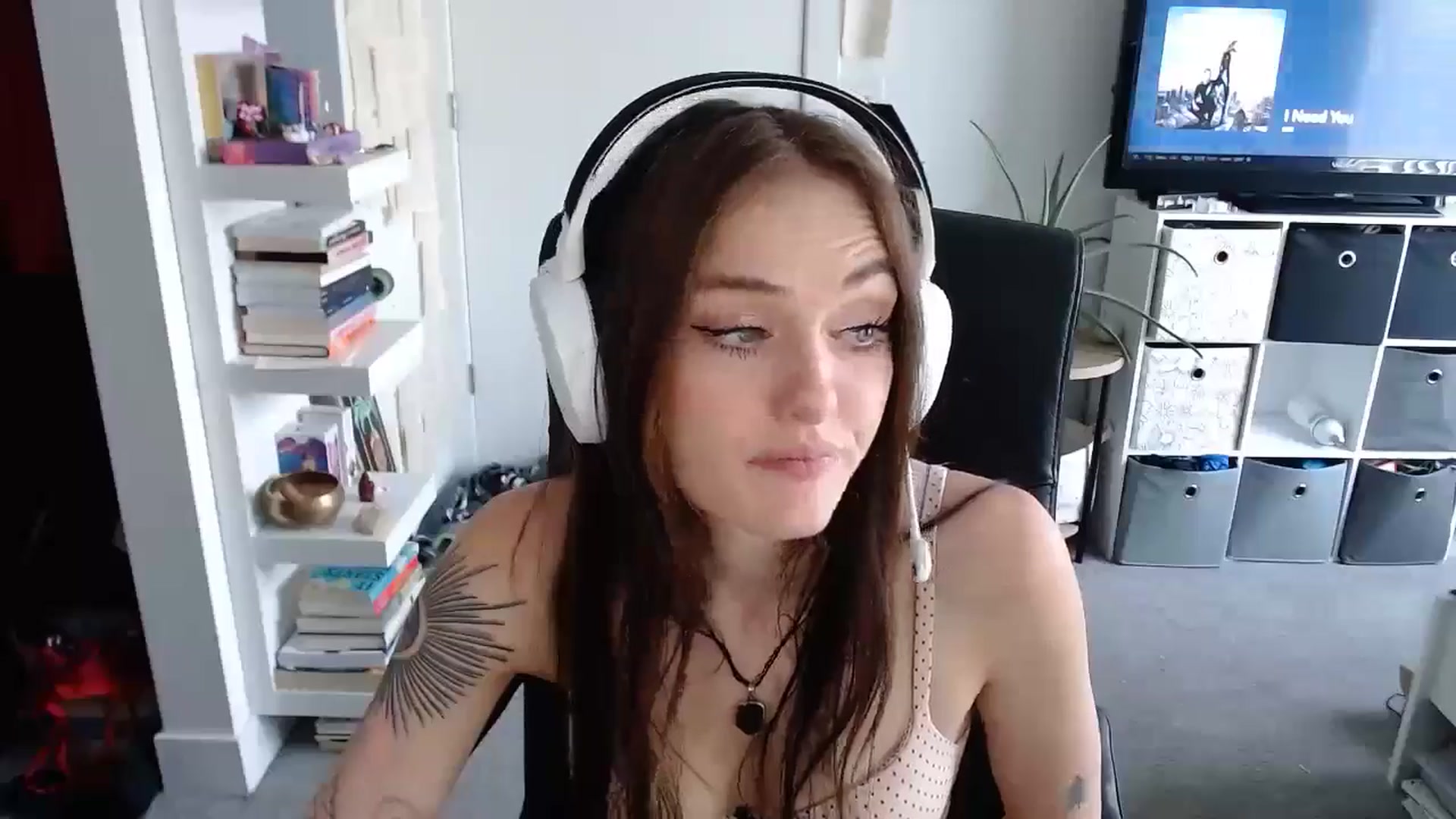 Gallery image thumbnail from loveboo4u's myfreecams stream on, 06/17/2024, 20:53 image 14 of 20