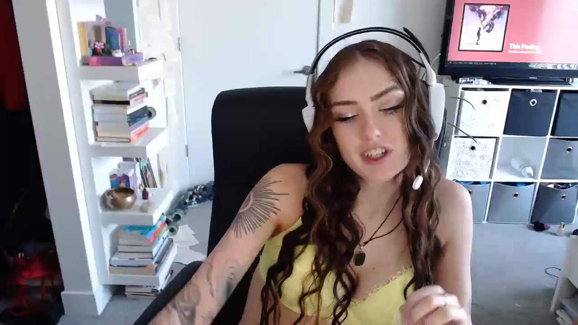 Gallery image thumbnail from loveboo4u's myfreecams stream on, 06/18/2024, 21:50 image 11 of 20