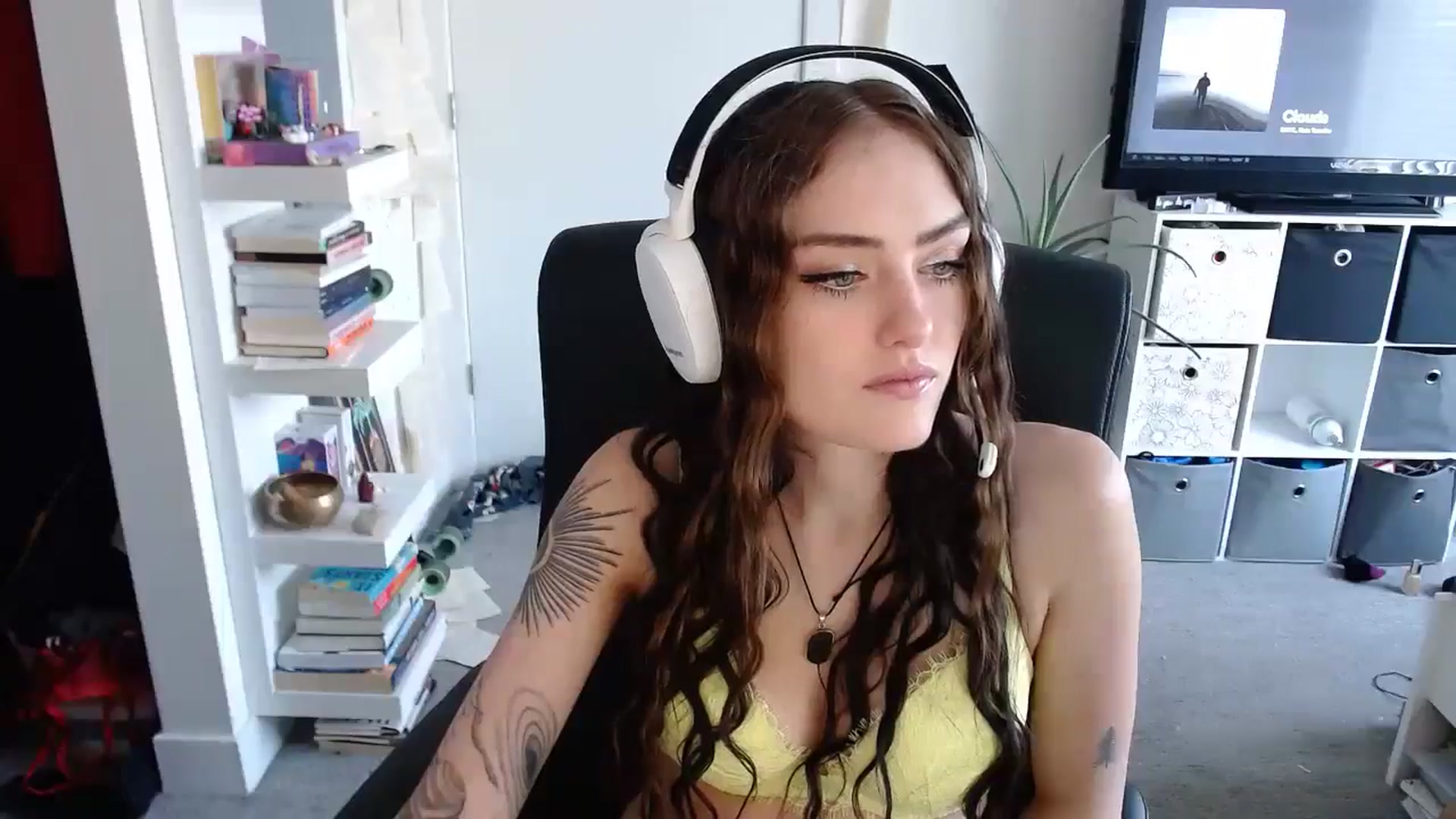 Gallery image thumbnail from loveboo4u's myfreecams stream on, 06/18/2024, 21:50 image 6 of 20