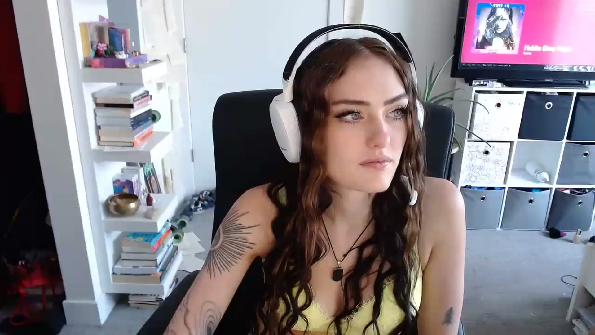 Gallery image thumbnail from loveboo4u's myfreecams stream on, 06/18/2024, 21:50 image 7 of 20