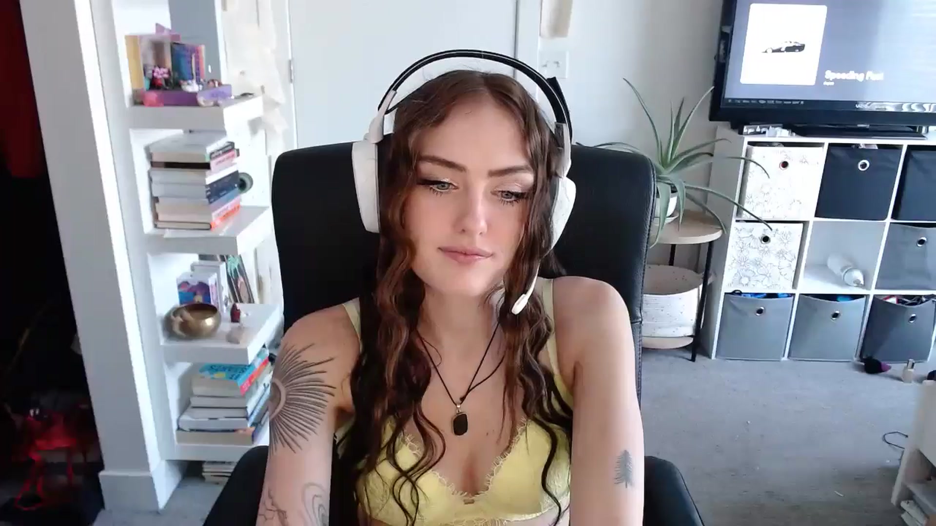 Gallery image thumbnail from loveboo4u's myfreecams stream on, 06/18/2024, 21:50 image 20 of 20