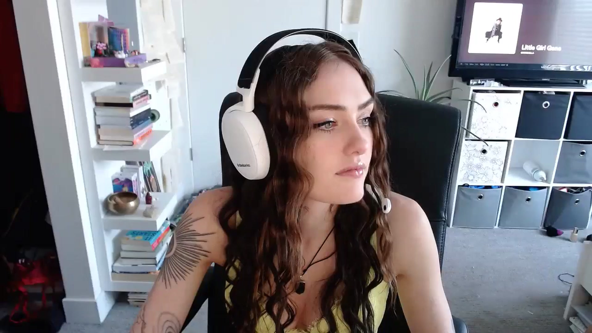 Gallery image thumbnail from loveboo4u's myfreecams stream on, 06/18/2024, 21:50 image 8 of 20