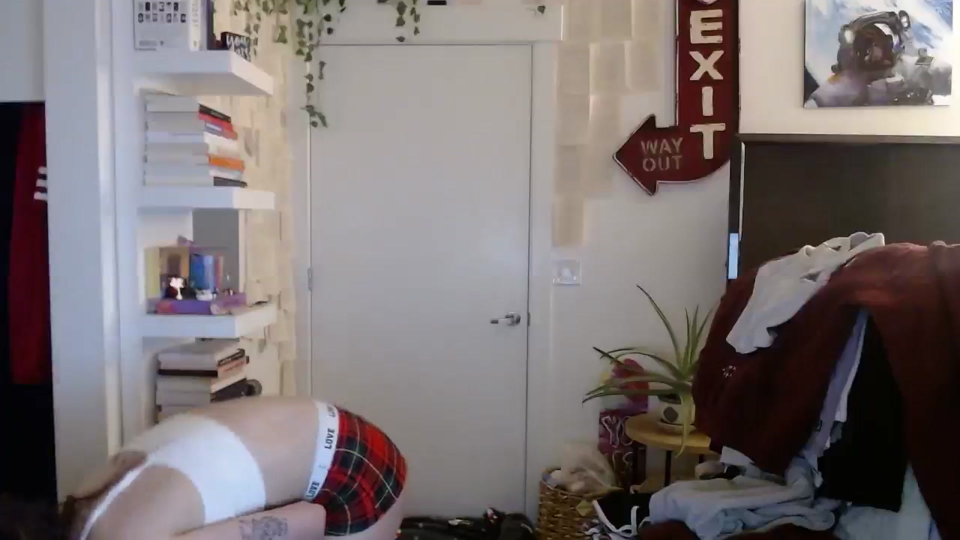 Gallery image thumbnail from loveboo4u's myfreecams stream on, 06/19/2024, 06:22 image 8 of 20