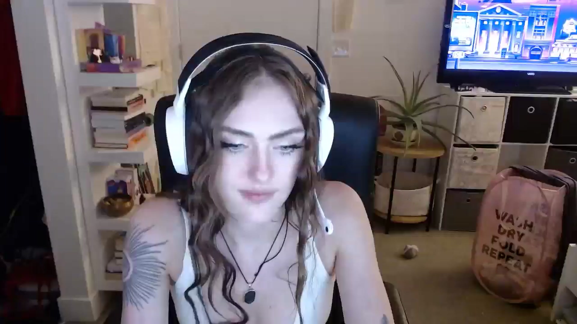 Gallery image thumbnail from loveboo4u's myfreecams stream on, 06/19/2024, 07:38 image 20 of 20