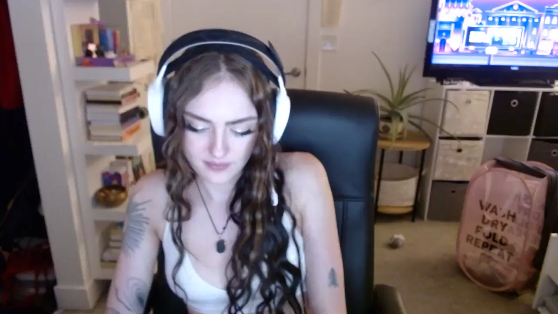 Gallery image thumbnail from loveboo4u's myfreecams stream on, 06/19/2024, 07:38 image 6 of 20