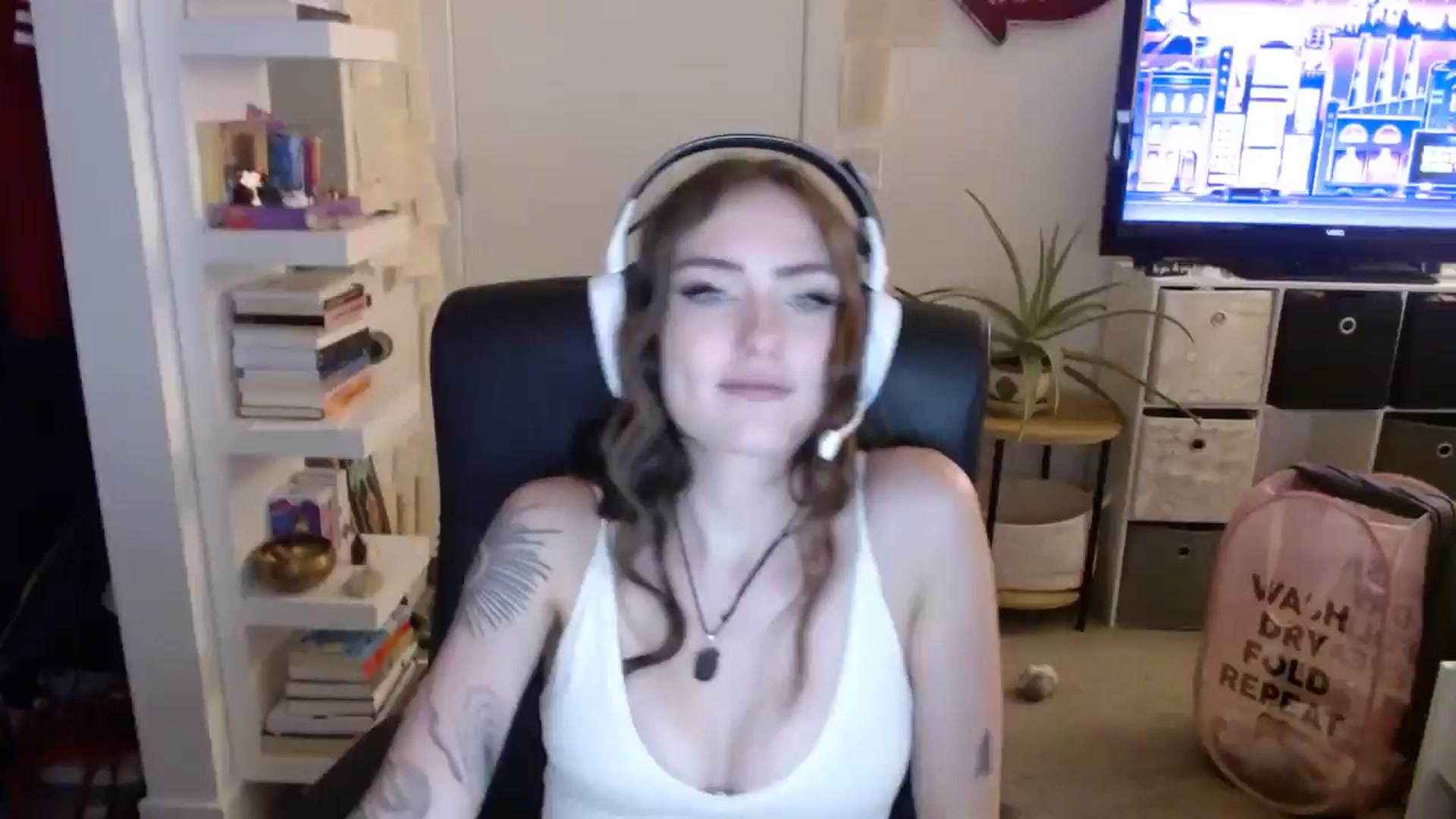 Gallery image thumbnail from loveboo4u's myfreecams stream on, 06/19/2024, 10:51 image 1 of 20