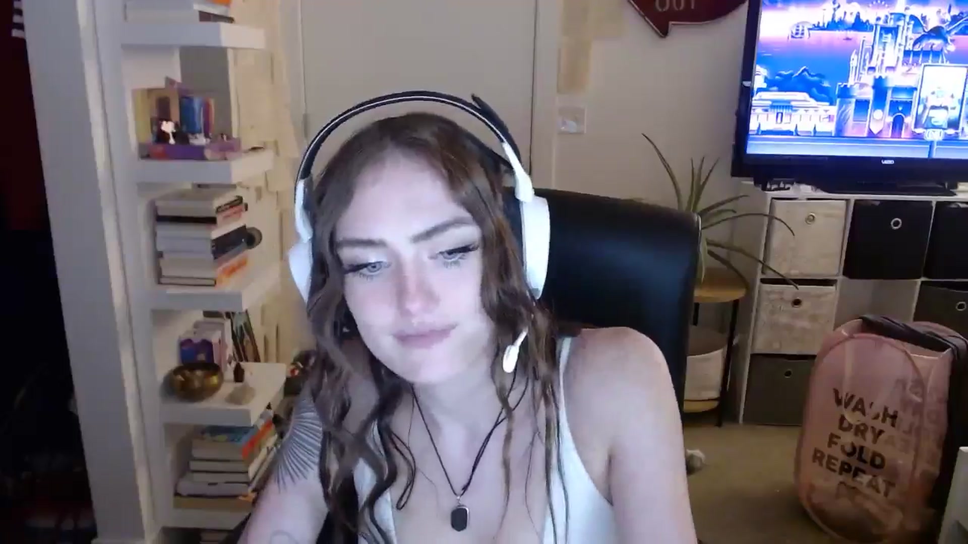 Gallery image thumbnail from loveboo4u's myfreecams stream on, 06/19/2024, 10:51 image 9 of 20