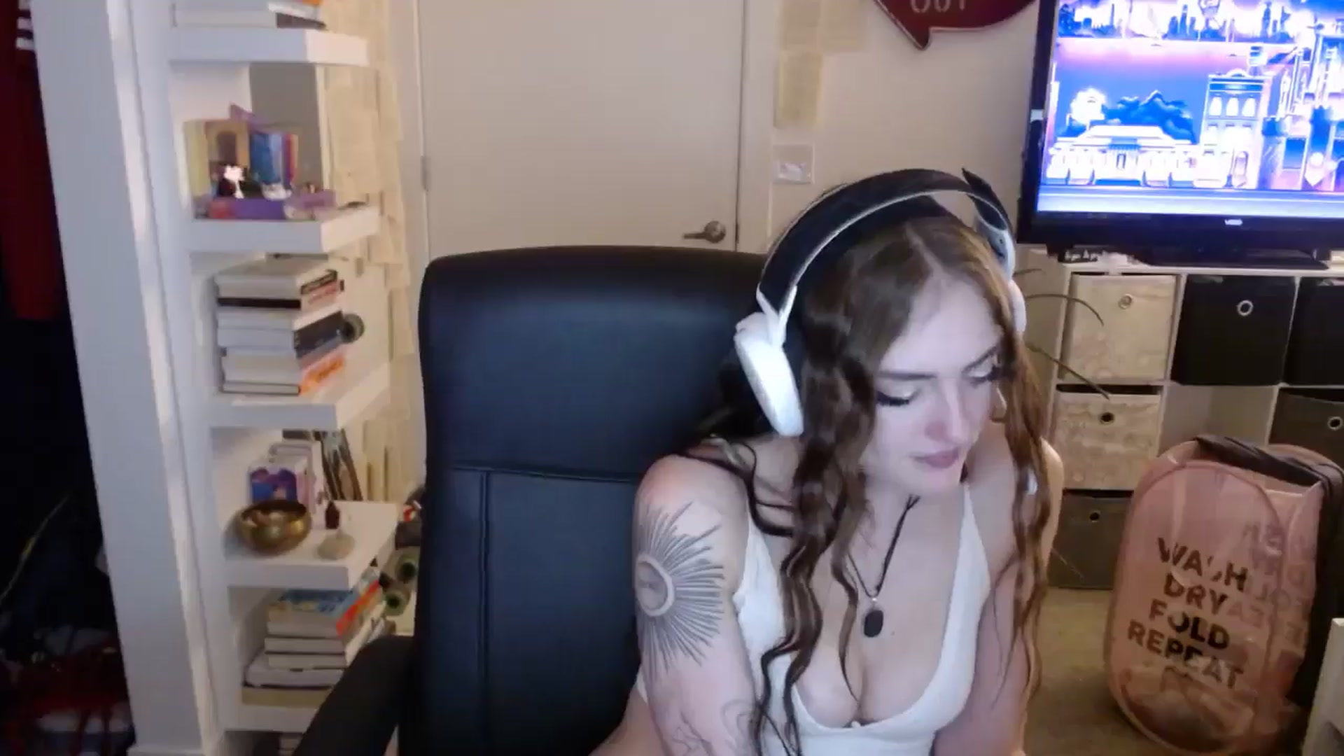Gallery image thumbnail from loveboo4u's myfreecams stream on, 06/19/2024, 10:51 image 7 of 20