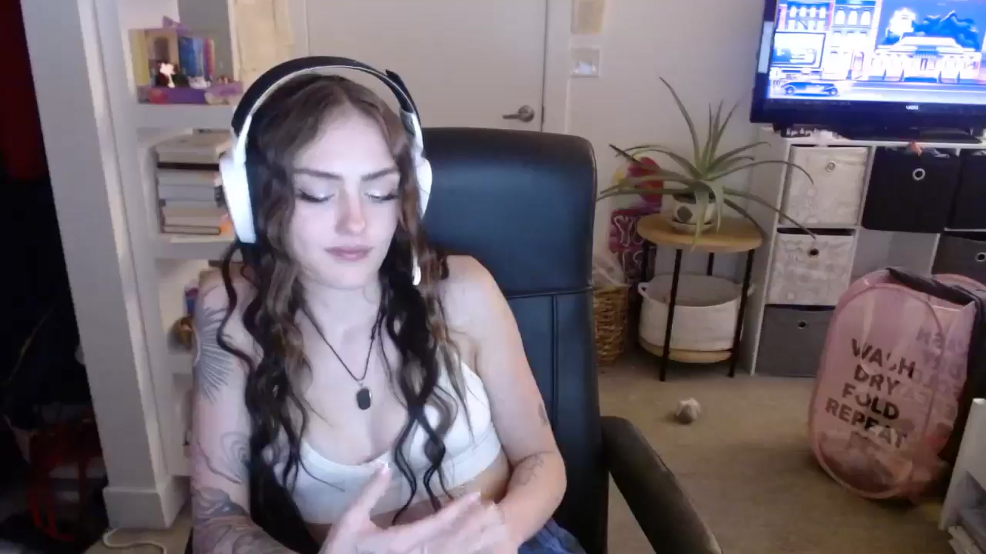 Gallery image thumbnail from loveboo4u's myfreecams stream on, 06/19/2024, 11:56 image 20 of 20