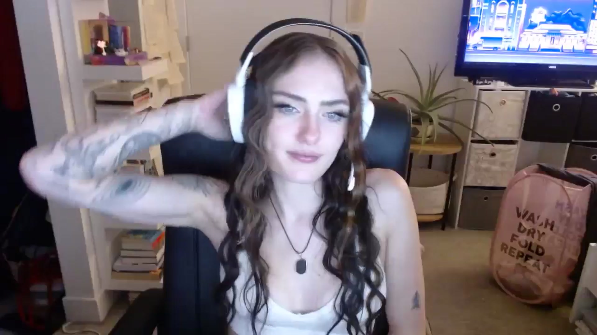 Gallery image thumbnail from loveboo4u's myfreecams stream on, 06/19/2024, 11:56 image 7 of 20