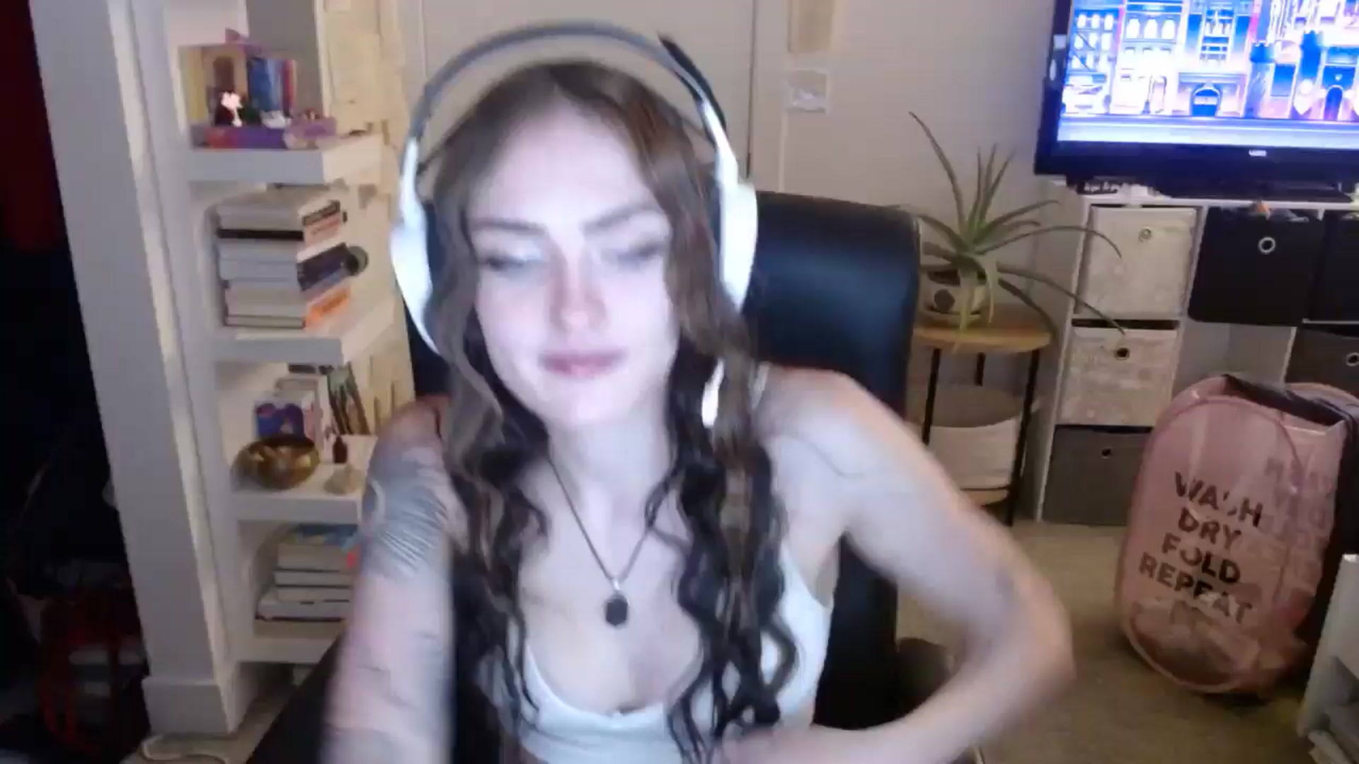 Gallery image thumbnail from loveboo4u's myfreecams stream on, 06/19/2024, 11:56 image 1 of 20