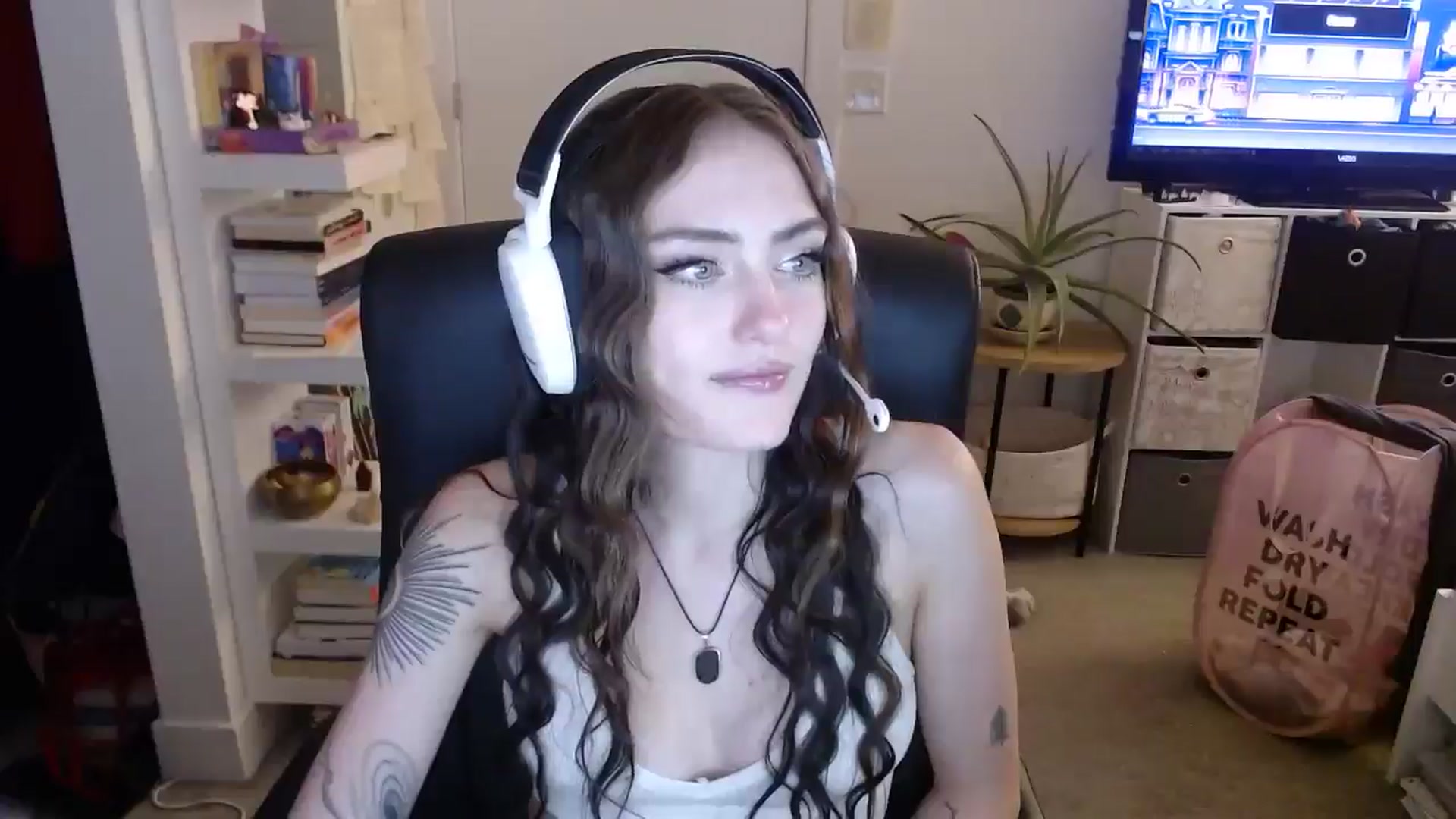 Gallery image thumbnail from loveboo4u's myfreecams stream on, 06/19/2024, 11:56 image 9 of 20